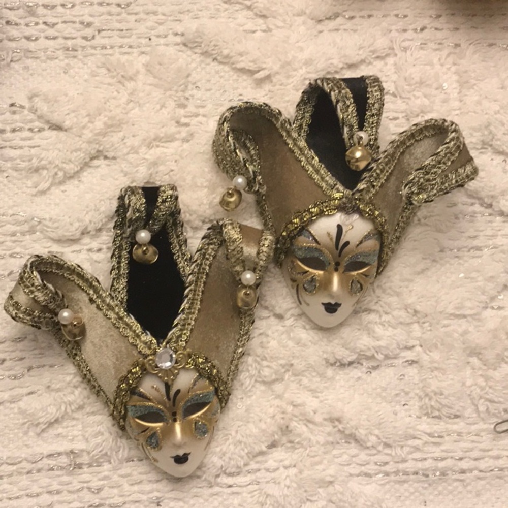 Set of 2 pier 1 Maschera  del Galeone. ornaments